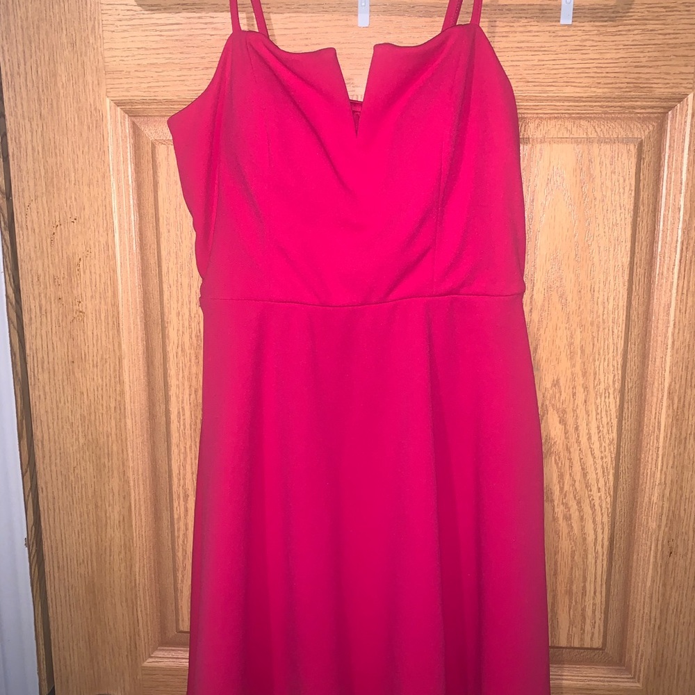 this formal dress is very comfortable and flattering but never worn out.